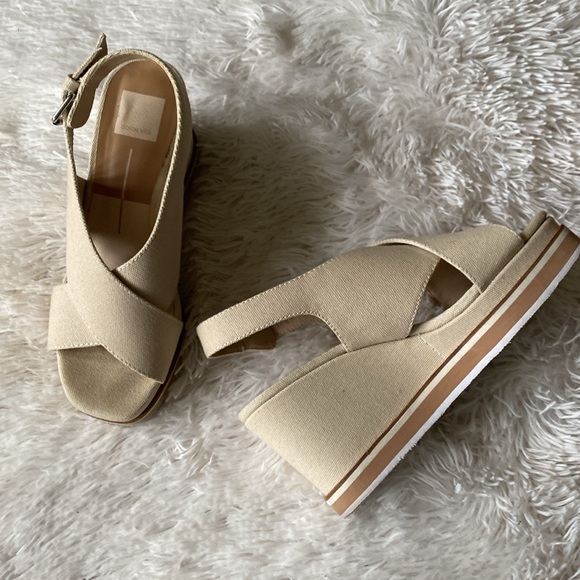 Women’s Sz 8 crossed straps wedge canvas sandals - Picture 3 of 11